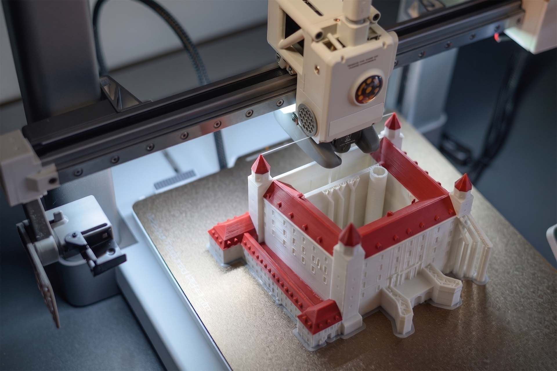 3D tlačová farma a filamenty Mirael3D pre firmy na Slovensku