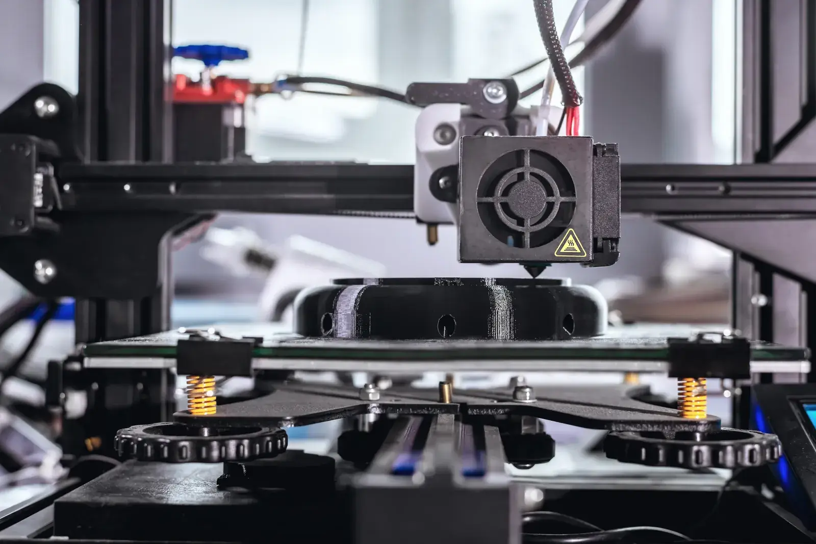 Detail funkčného dielu vytlačeného z PETG filamentu na 3D tlačiarni