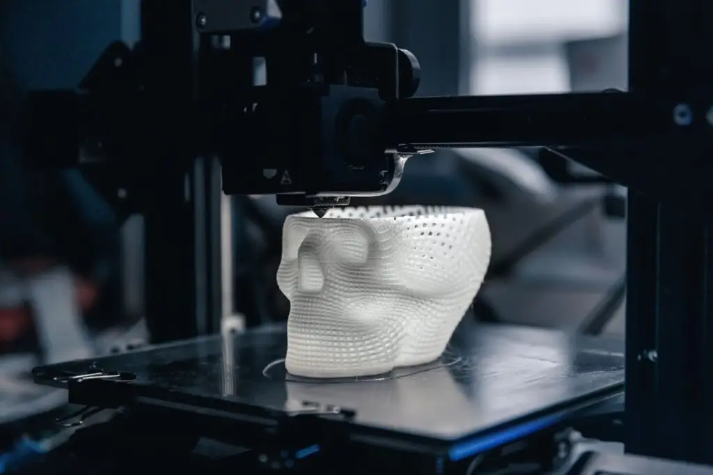 3D tlač lebky z filamentu na stolovej 3D tlačiarni